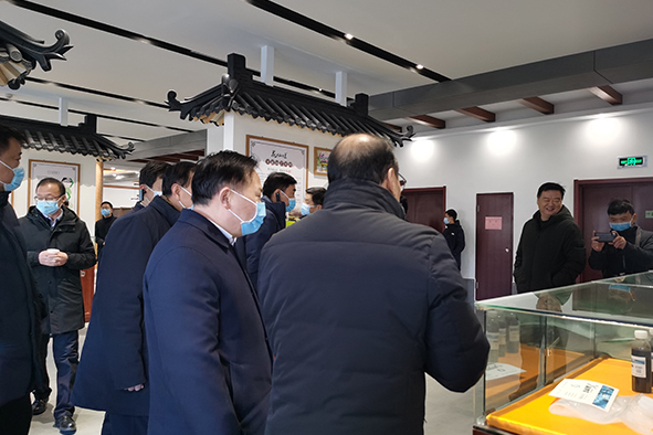 5三門峽市劉南昌書記，率市區(qū)縣負責人近100人，蒞臨中威廠區(qū)參觀指導