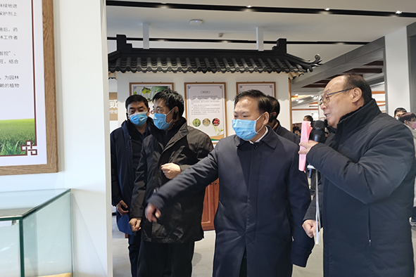 3三門峽市劉南昌書記，率市區(qū)縣負責人近100人，蒞臨中威廠區(qū)參觀指導